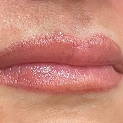 LIP BLUSHING